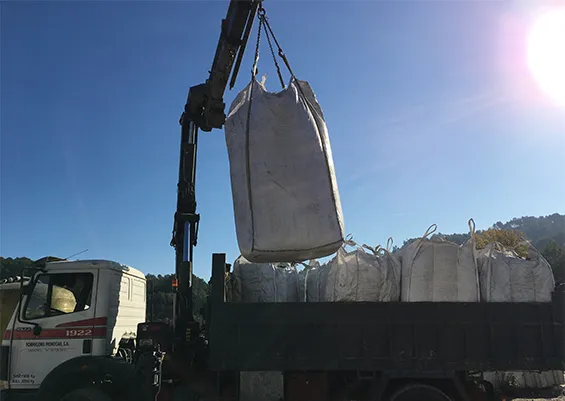camion-descargando-big-bags-sorres-i-graves