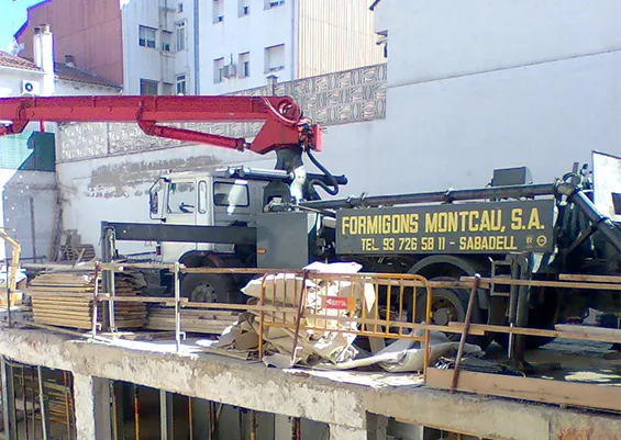 camion-grua-formigons-sorres-i-graves