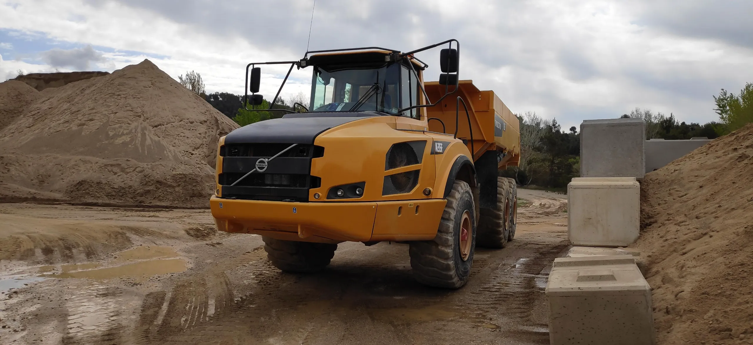 maquina-volvo-cantera-sorres-i-graves-565-401